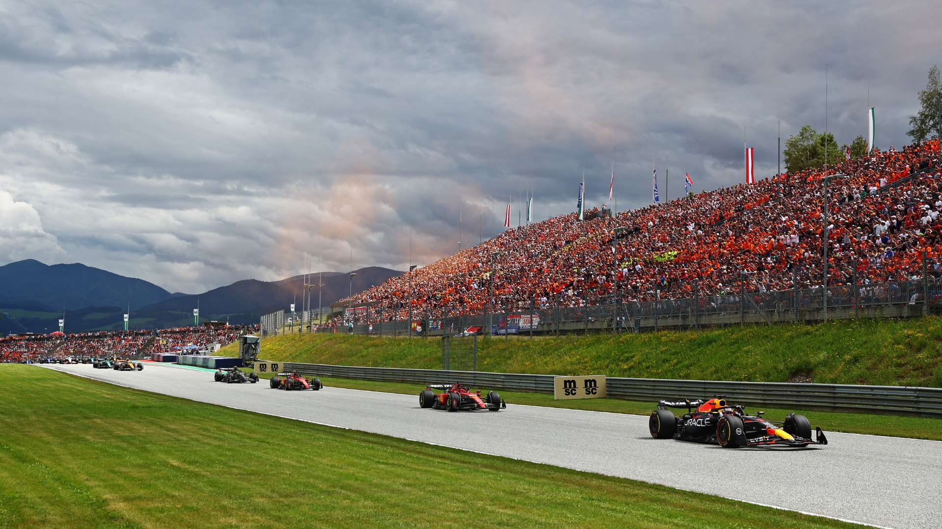 次将目光聚 次将目光聚